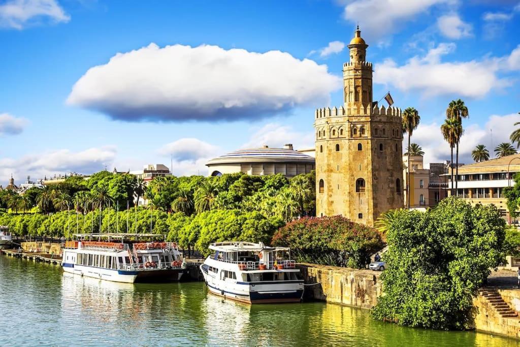 Cder Center Cathedral And Alcazar * Seville